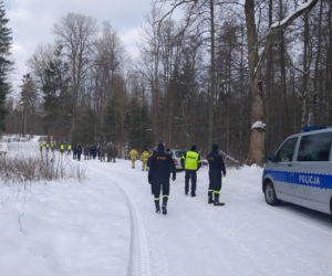 Tragiczny finał poszukiwań 71-latka. Ciało mężczyzny odnaleziono przy brzegu jeziora