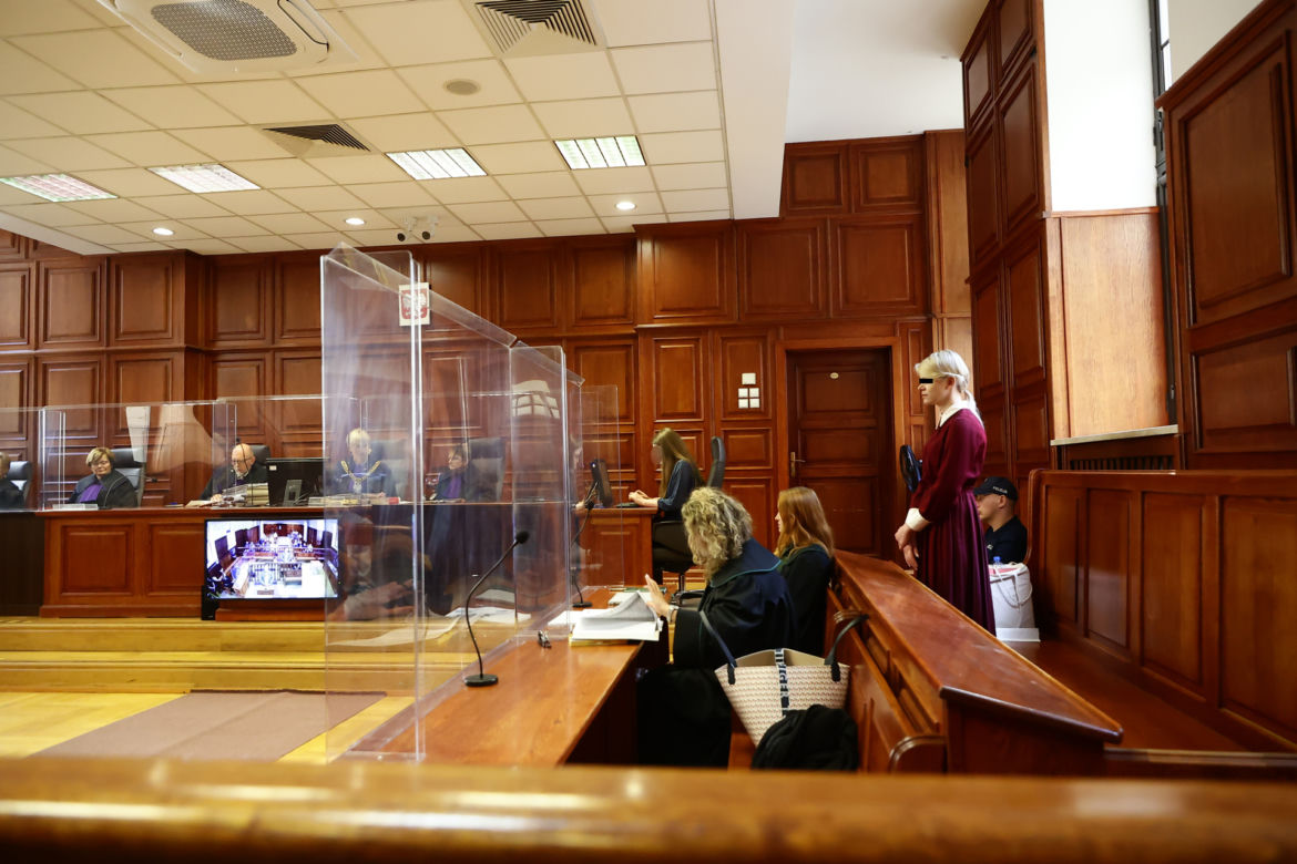 Proces Karoliny B. w Warszawie. Wstrząsające zeznania świadków. "Obudził nas przerażający krzyk: ratunku, pomocy, umieram!"