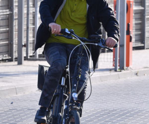 Przesiadł się na rower elektryczny