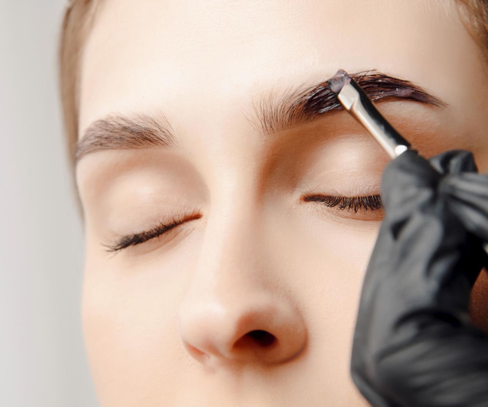 Sposób na przyciemnienie brwi