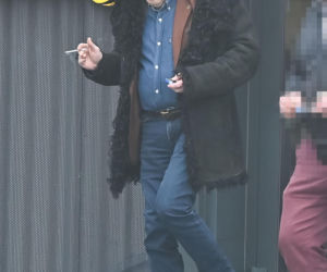 Daniel Olbrychski pali pod zakazem palenia