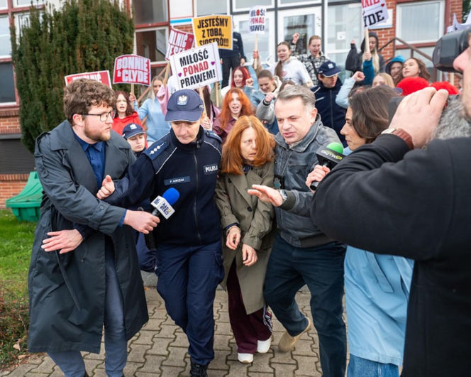Pierwsza miłość, odcinek 4141. Teresa (Ewa Skibińska), Hubert (Rafał Szałajko)