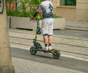Nowe limity prędkości dla hulajnóg. W tym mieście będą też zakazy wjazdu do parków