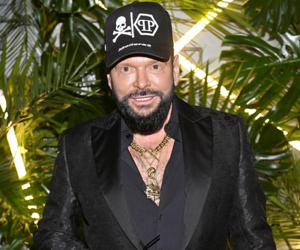 Krzysztof Rutkowski deklaruje się jako osoba wierząca. Tyle daje do koperty księdzu po kolędzie