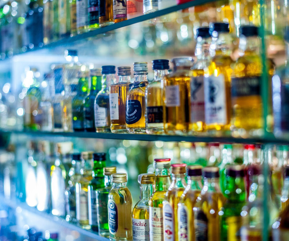 Kolejne miasto Łódzkiego z prohibicją? Radni dyskutują nad wprowadzenia zakazu sprzedaży alkoholu! 