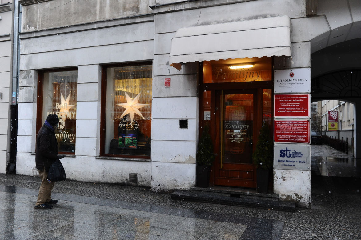 Bary mleczne musiały podnieść ceny. Wiele z nich świeci pustkami