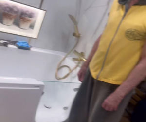 Doda urządziła rodzicom pokój na starość