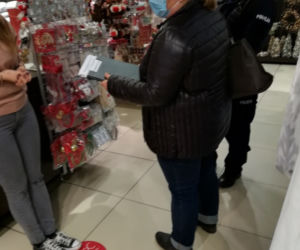 Toruń: Sanepid i policja w galeriach handlowych. To nie koniec