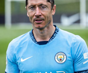 Robert Lewandowski w koszulkach różnych klubów