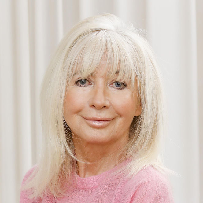 Pamiętacie sędzię Annę Marię Wesołowską? Tak dziś wygląda gwiazda telewizji. Aż trudno uwierzyć, że ma 71 lat!