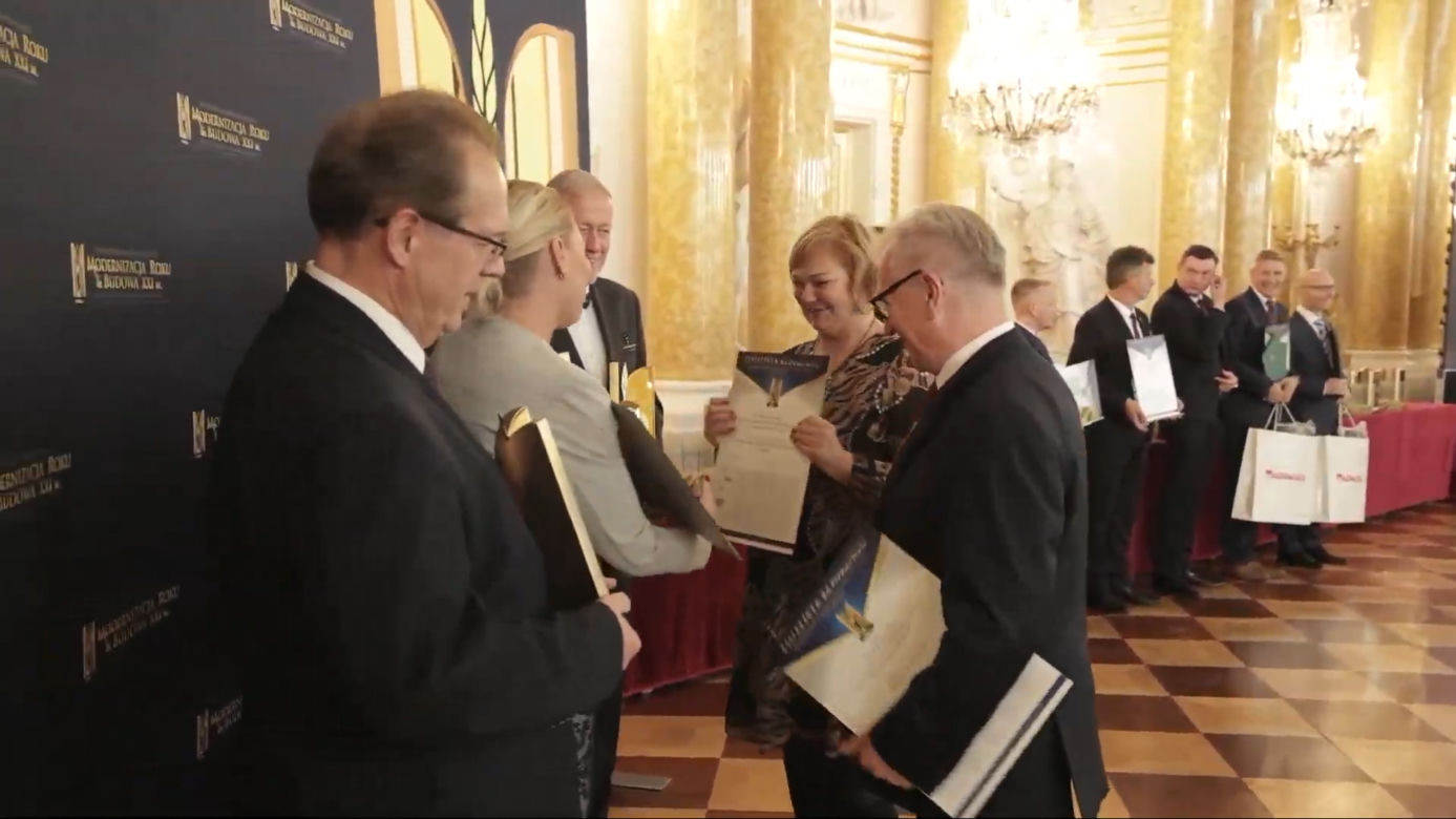 Gala na Zamku Królewskim w Warszawie. Starosta Toruński odebrał nagrodę dla budynku w Dobrzejewicach