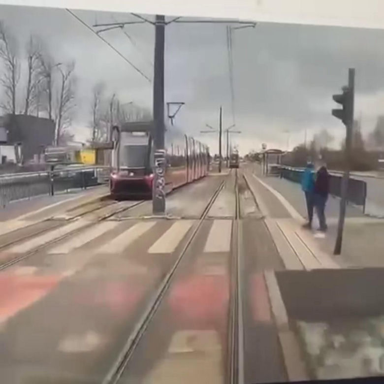 Łódź. Przerażające wypadki z udziałem pieszych. Jest wideo nagranie z tramwaju [ZDJĘCIA].