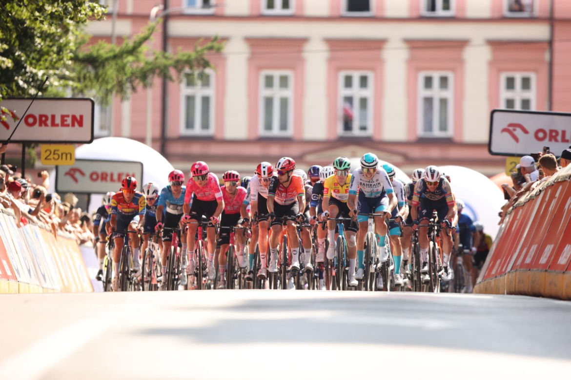 Finał IV etapu Tour de Pologne w Cieszynie. Mieszkańcy kibicowali kolarzom