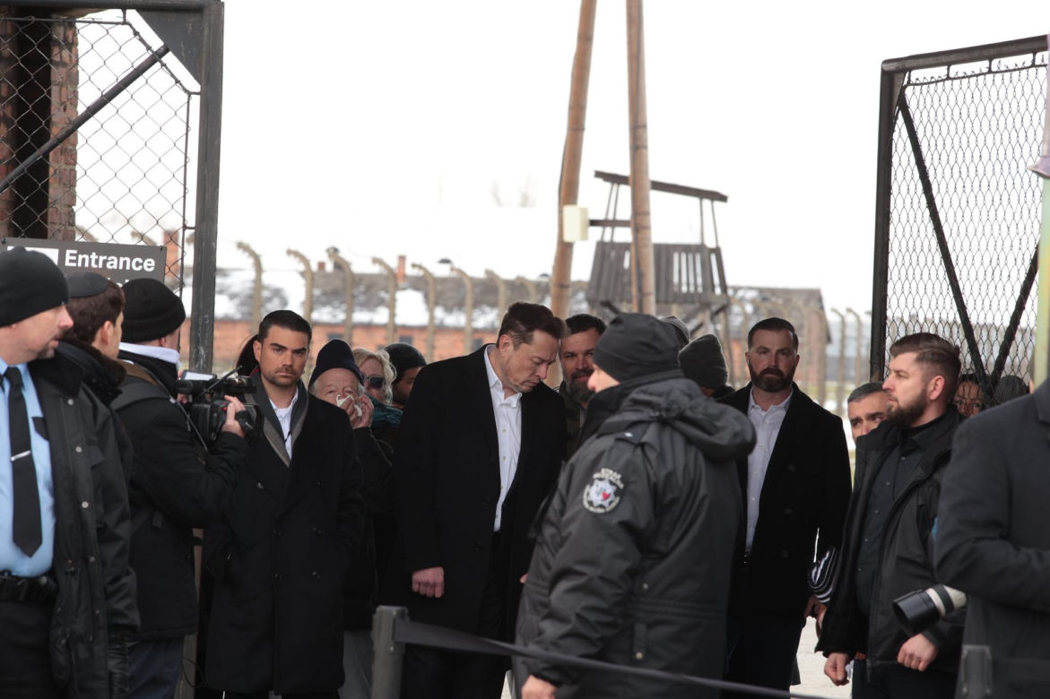 Elon Musk w Auschwitz upamiętnia ofiary