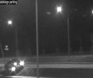 Kręcił „bączki” swoim bmw w Wejherowie. Skończyło się uszkodzeniem latarni [ZDJĘCIA]