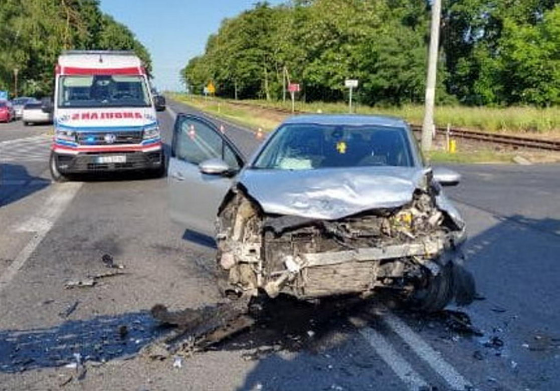 Fatalny wypadek pod Lesznem! Trzy osoby ranne. Śmigłowiec zabrał 42-latka [ZDJĘCIA]