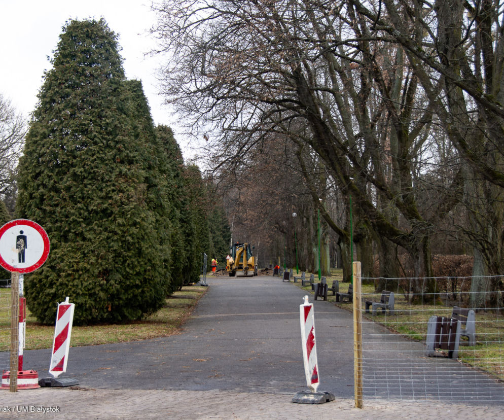Białystok. Ciężki sprzęt w Alei Zakochanych. Wymieniają nawierzchnię