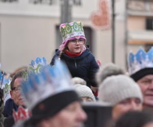 Orszak Trzech Króli 2026 w Toruniu. Zdjęcia z samego serca starówki