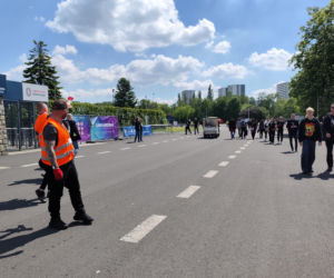 Długie kolejki i tłum fanów przed koncertem Metaliki