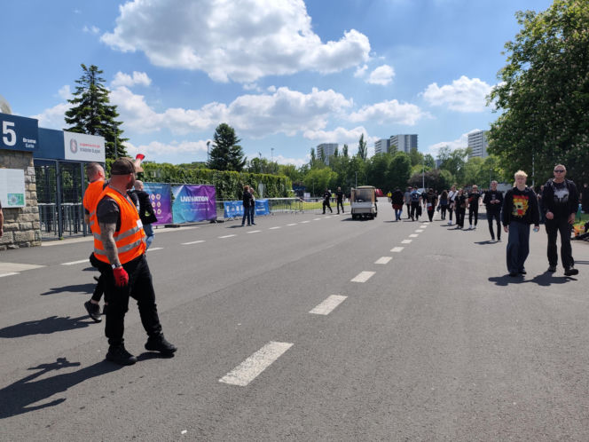 Długie kolejki i tłum fanów przed koncertem Metaliki