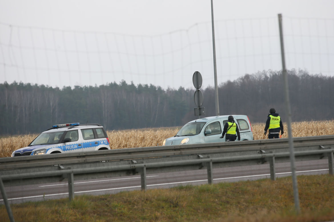 Policja sprawdza pojazdy na S8