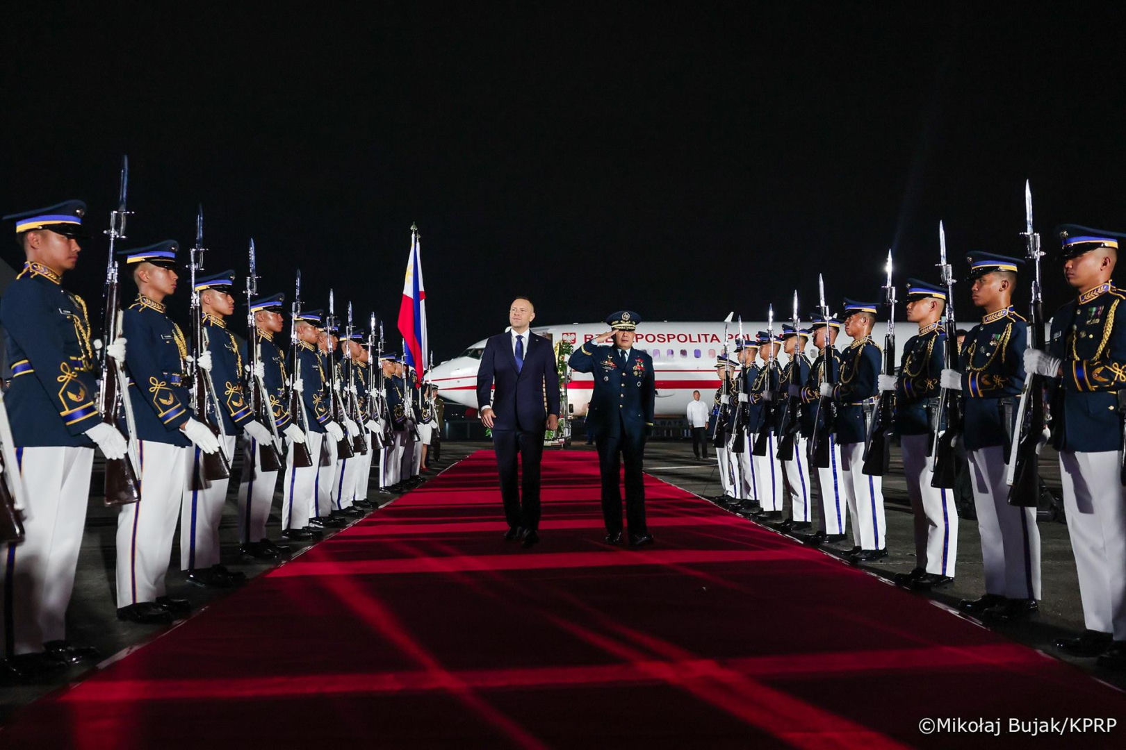 Biało-czerwono na Filipinach. Tak Manila przygotowała się na Nawrockich