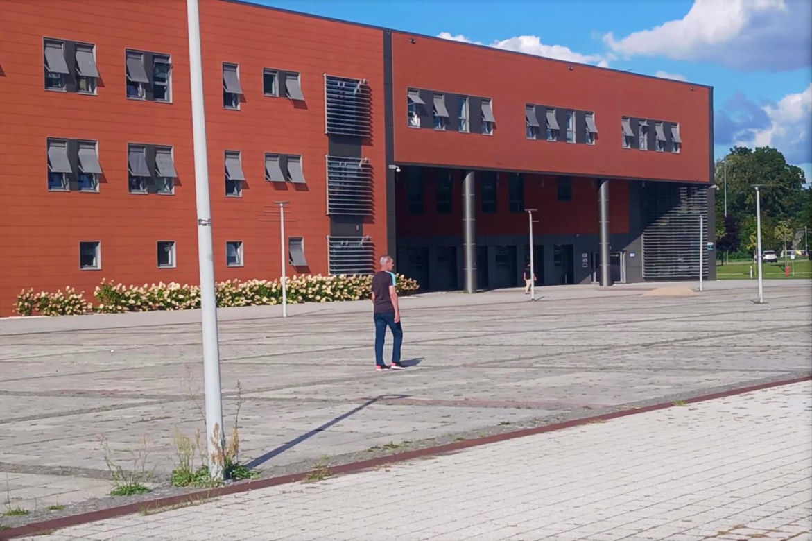 Plac przed Netto Areną przed zmianami