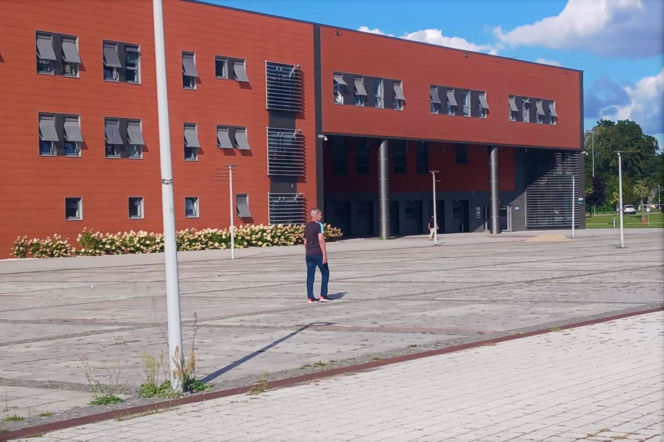 Plac przed Netto Areną przed zmianami