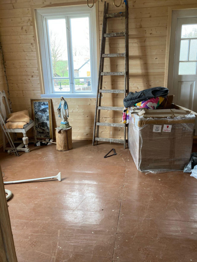 Duża sypialnia w trakcie remontu