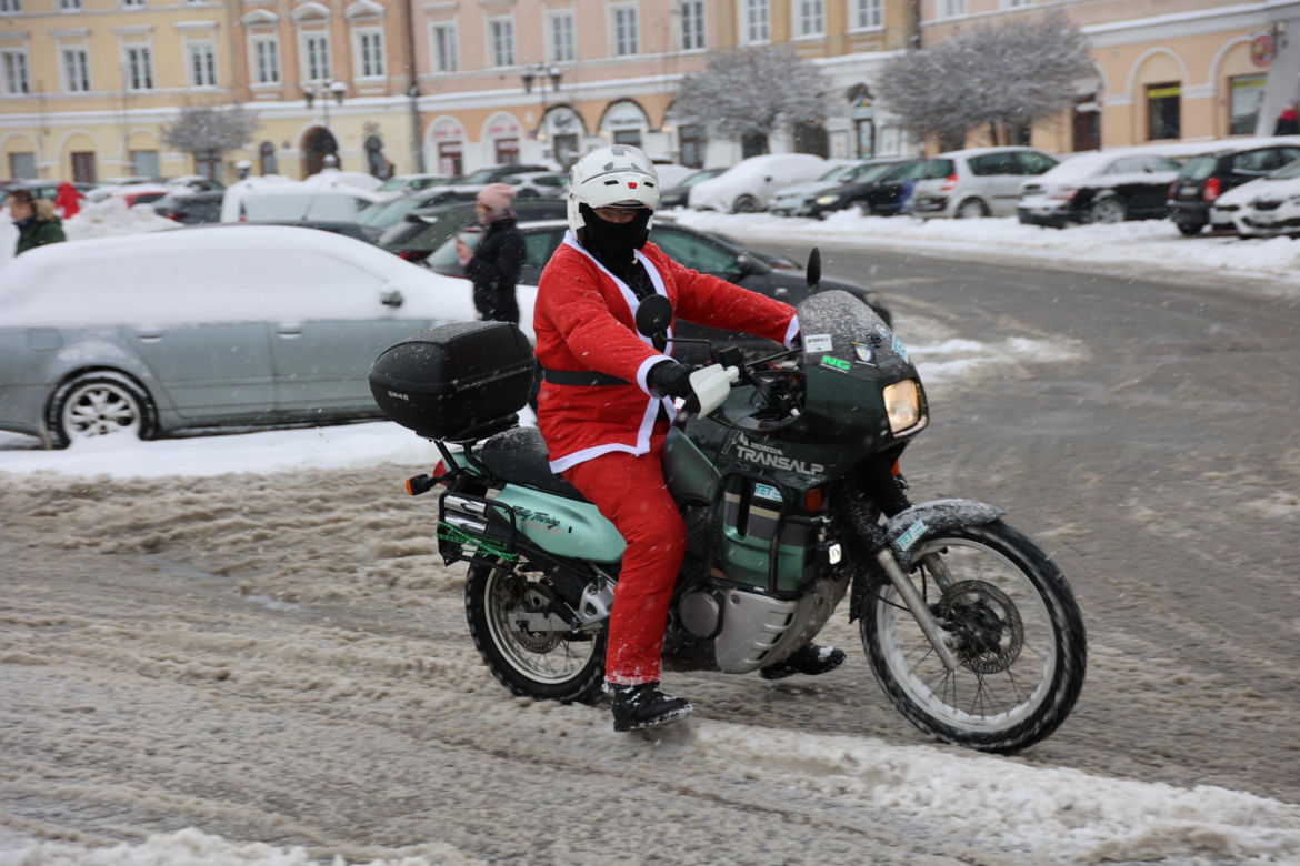 Śnieżyca niestraszna MotoMikołajom z Lublina!