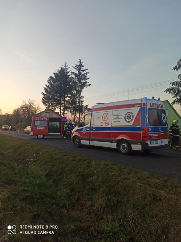 WIRY: 26-latek DACHOWAŁ chevroletem w rowie. Auto SKASOWANE