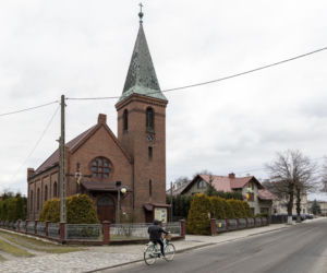 „Niepraktykujący” płaci podwójnie. Szokujący cennik na cmentarzu pod Wrocławiem