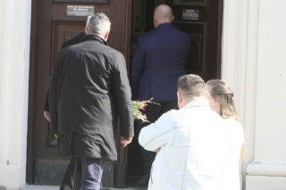 Jarosław Kaczyński szykuj się do świąt. Prezes PiS z kolorową palmą