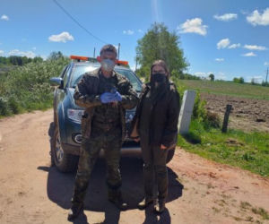Kłusownik postawił pułapkę w lesie. Przynętą miał być żywy gołąb