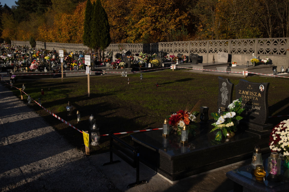 Koszmar mieszkańców Trzebini. Konieczna jest ewakuacja! Co dalej z cmentarzem?