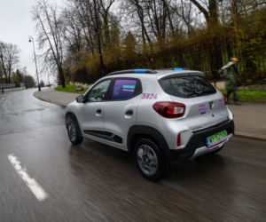 Elektryczna Dacia Spring na ulicach Warszawy