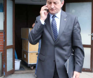 Latał na odpusty, dożynki i badmintona. Marek Kuchciński