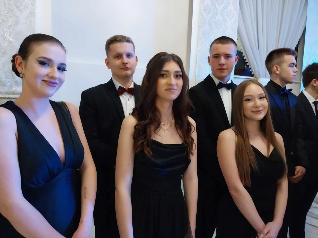 Studniówki 2025: Bal III Liceum Ogólnokształcącego w Starachowicach