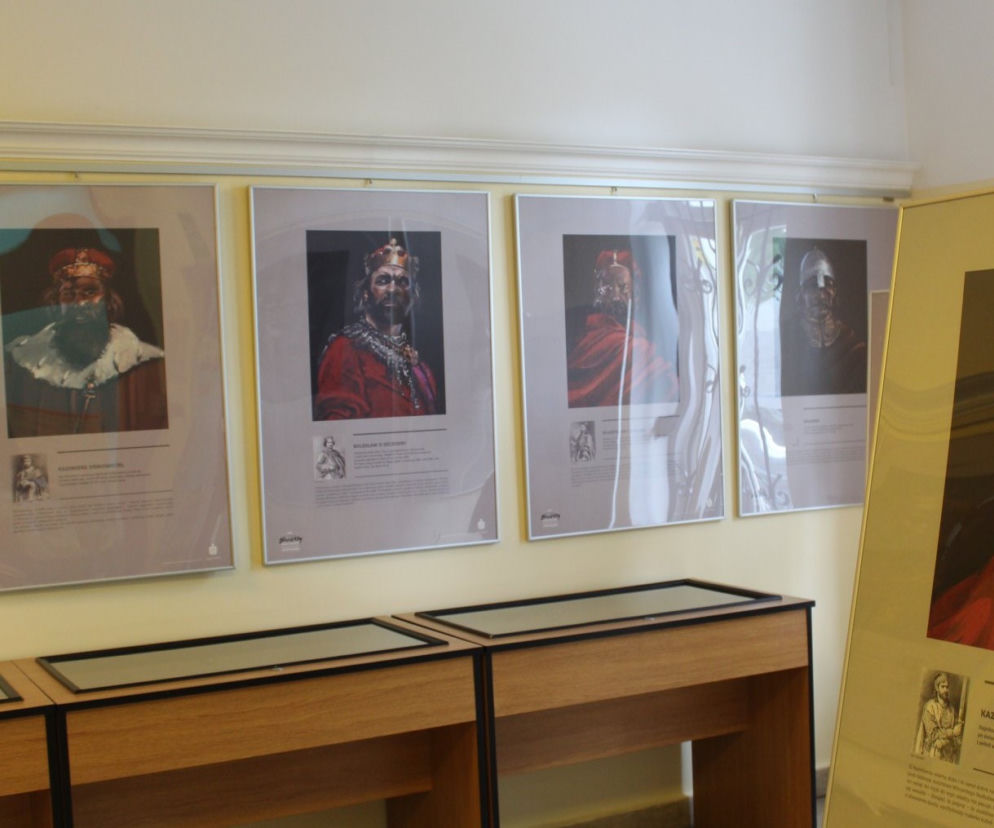Braniewska biblioteka zaprasza na królewską wystawę NOWY POCZET WŁADCÓW POLSKI. WALDEMAR ŚWIERZY KONTRA JAN MATEJKO