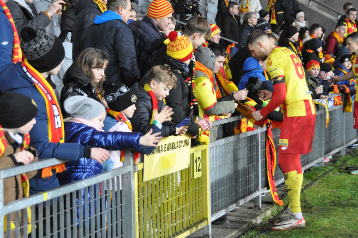 Korona Kielce - ŁKS Łódź. Zdjęcia kibiców na Suzuki Arenie