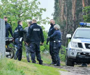 Pijany motocyklista uciekł przez las. Złapała go policja
