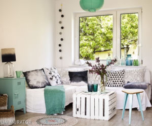 Biały salon z elementami w stylu boho
