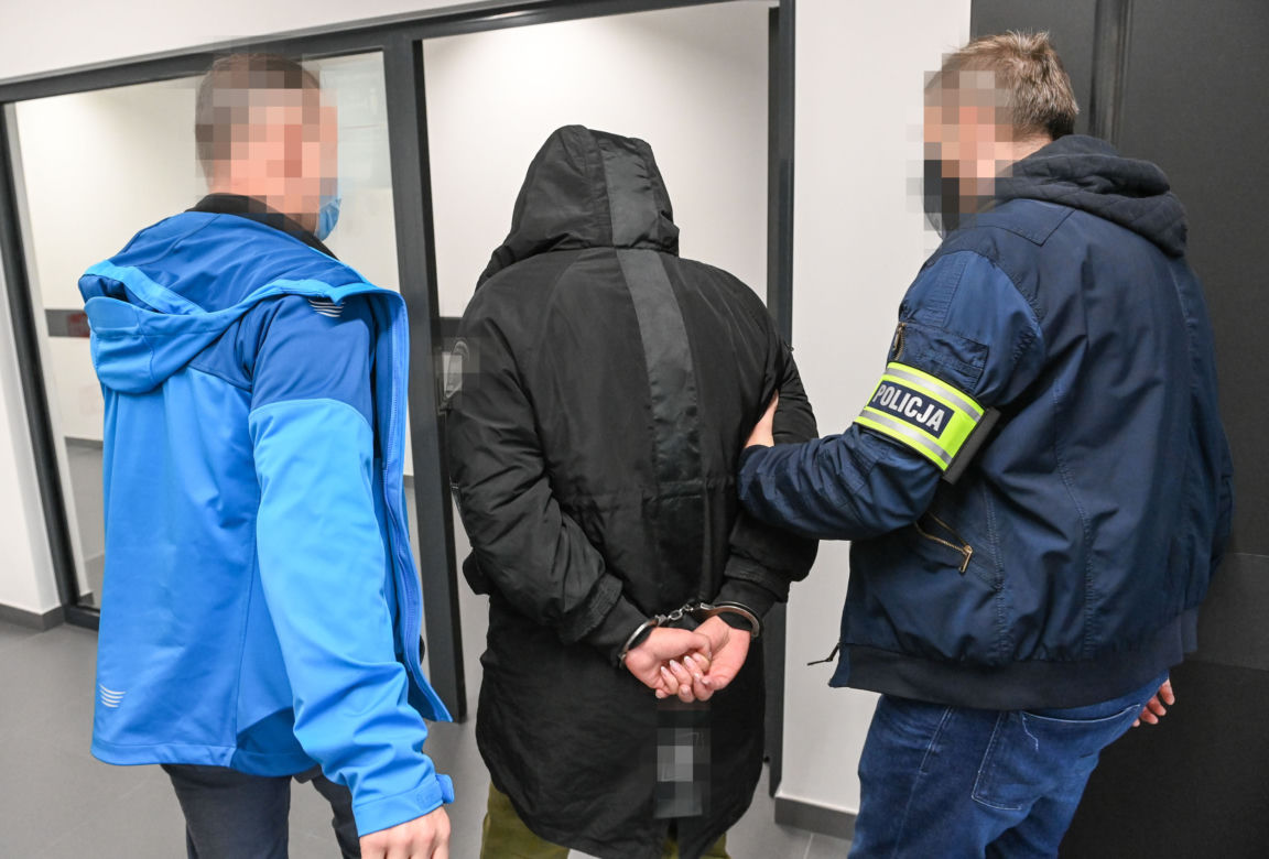 Przewoziła 42 nielegalnych imigrantów. Trafiła przed sąd w Toruniu