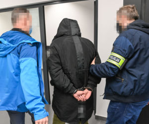 Przewoziła 42 nielegalnych imigrantów. Trafiła przed sąd w Toruniu
