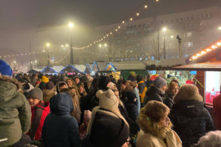 Jarmark Bożonarodzeniowy w Łodzi otwarty! Nowa lokalizacja i gwiazda na scenie