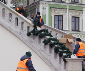 Bajkowa instalacja przed zamojski ratuszem