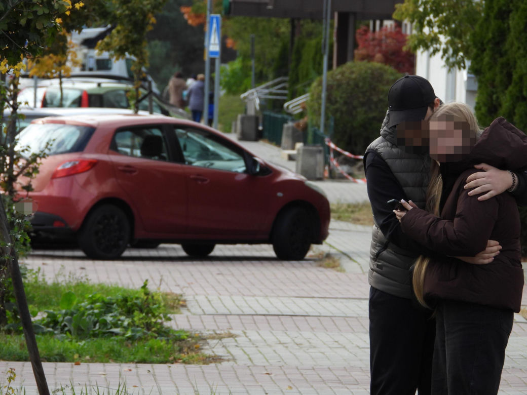 Dziewczynki potrącone na przejściu