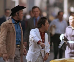 Dustin Hoffman nie grał, gdy uderzył w maskę taksówki. Tak powstała kultowa scena filmowa