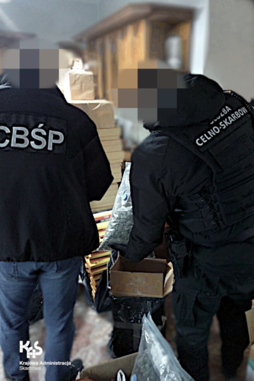 Pistolety, amunicja, kilogramy narkotyków. Uzbrojeni bandyci w rękach służb