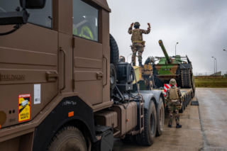 „Duch dyscypliny” i 800 euro. Nowy program Macrona ma wzmocnić armię